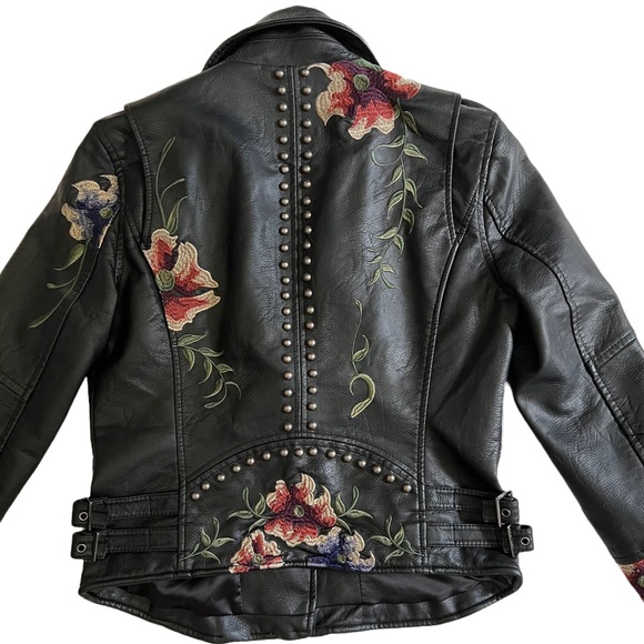 BLANK NYC BLACK VEGAN LEATHER “AS YOU WISH” MOTO JACKET WITH FLORAL EMBROIDERY - Picture 8 of 12